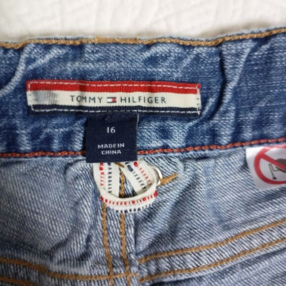 Tommy Hilfiger Freedom Relaxed Fit Denim Jeans Boys Size 16 Classic Straight Leg - Picture 3 of 12